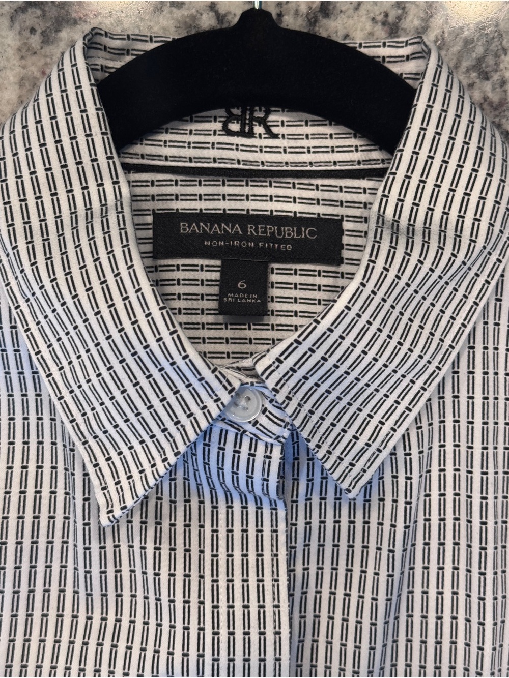 Banana Republic Women’s White and Black Patterned Fitted Shirt